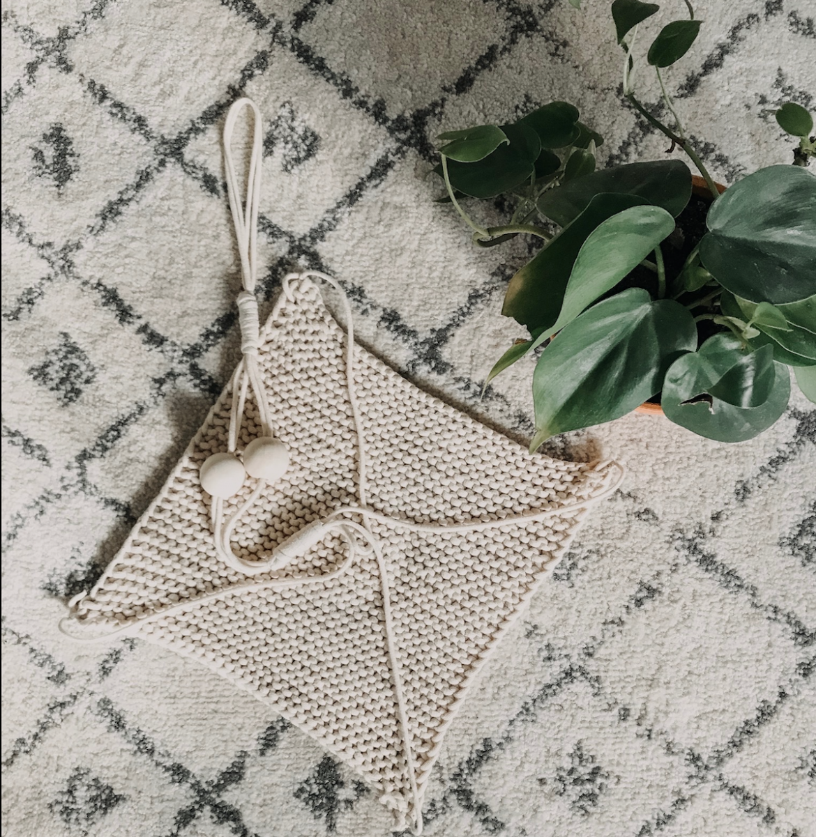 How to Knit a Clean Edge, S1 WYIF, Video Tutorial | SimplyMaggie.com